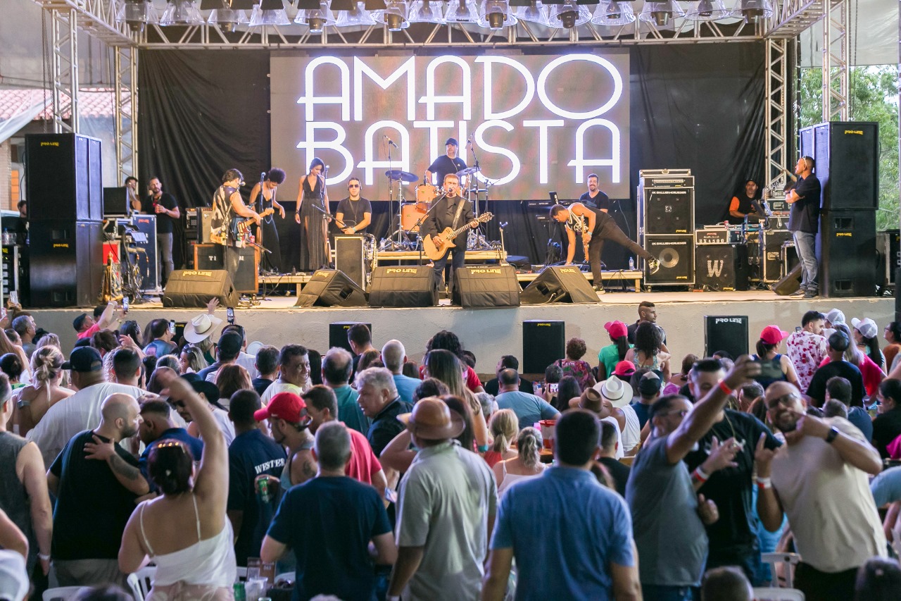 Amado Batista no Buteco Costelão em Atibaia - Crédito da Foto: Barcaro Publicidade / Divulgação