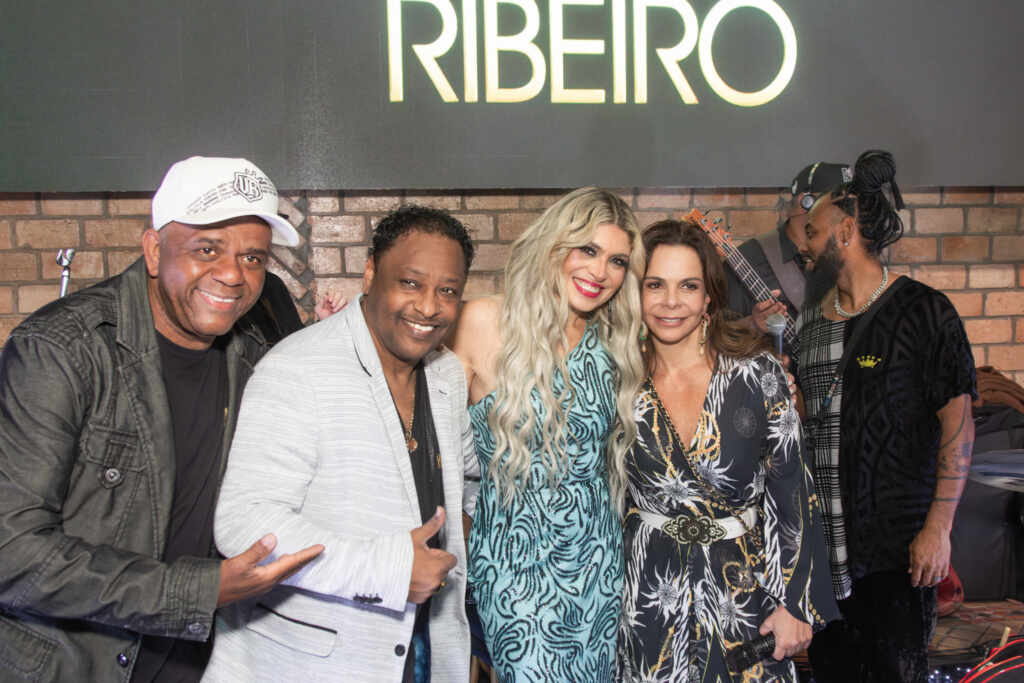 Grupo Um Toque a Mais, Sula Miranda e Adryana Ribeiro - Foto Geovani Moreira