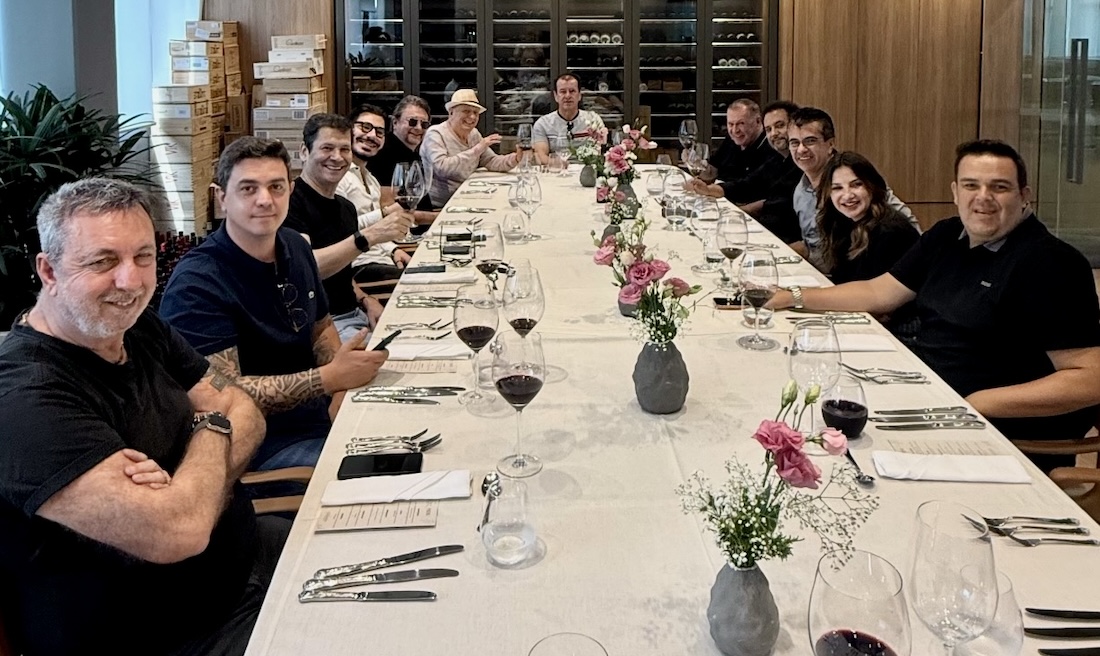 Elias Abrão, DJ John Sakra, Raul Gil Junior, Raul Gil, Dunga, Sidney Oliveira, Geraldo Luís, Carlos Chinchilla, Helena Inácio, Felipe Teixeira e equipe Ultrafarma - Foto: Divulgação